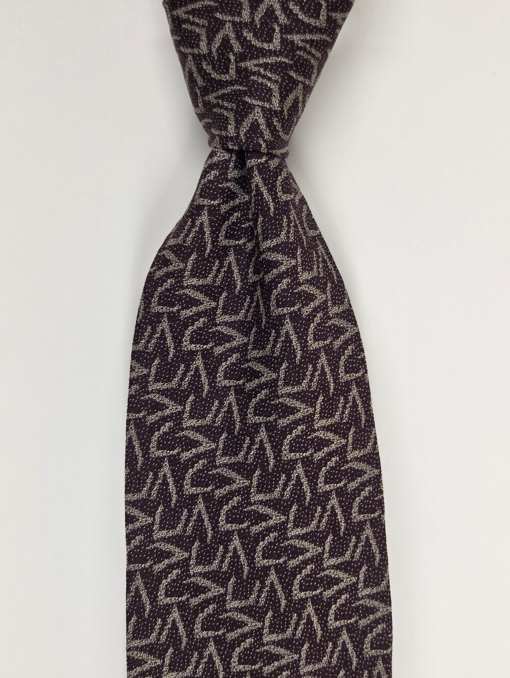 Vintage Giorgio Armani Cravatte Tie Plum Abstract 100% Silk Made Italy